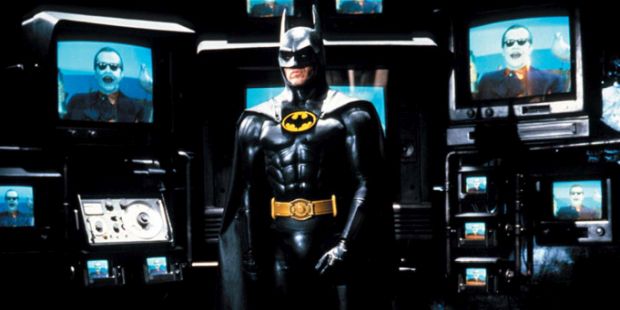 Blutig Und Duster Seht Das Neue Michael Keaton Batman Logo Aus The The Flash Dvd Forum At